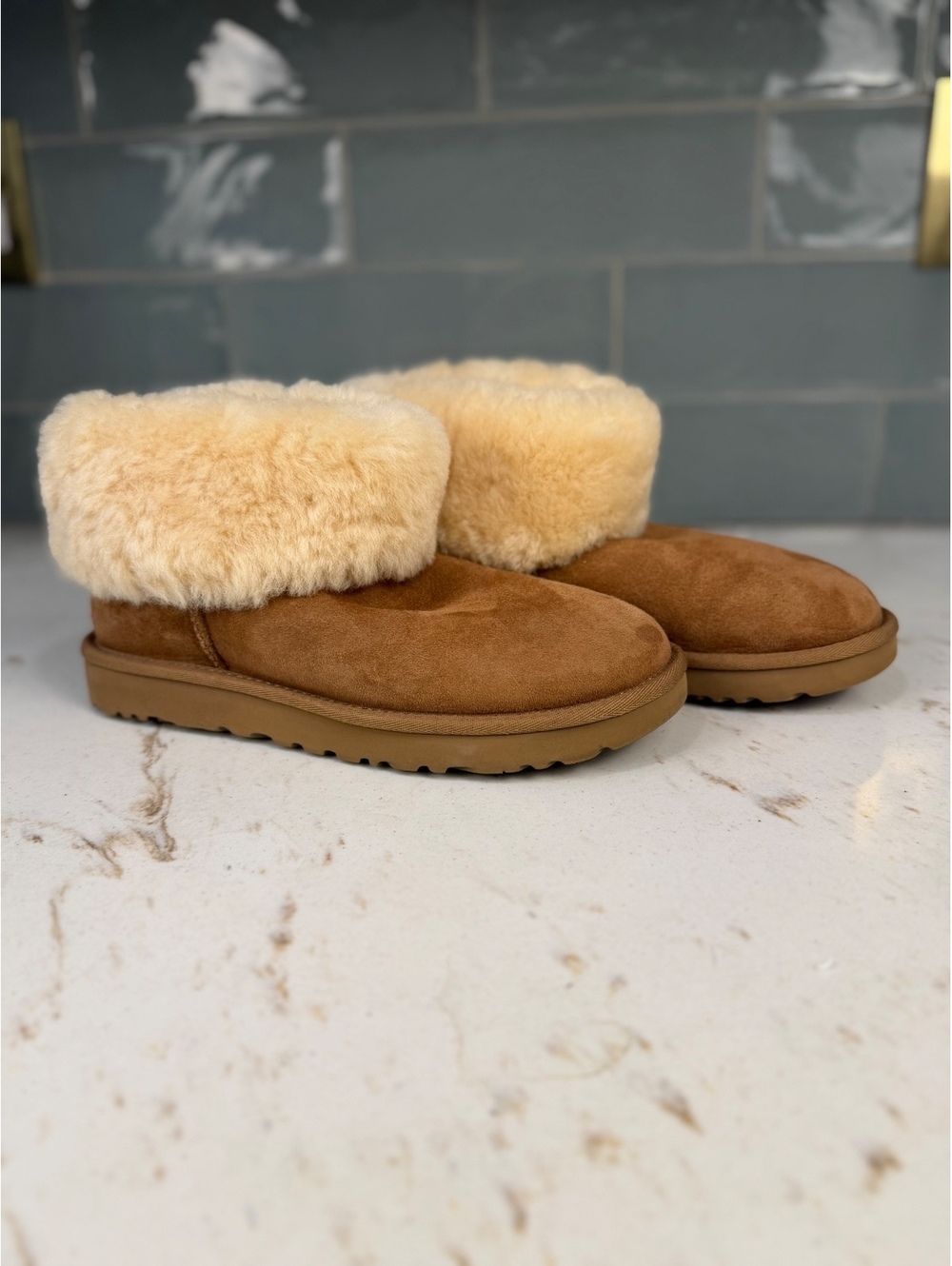UGG Women's Classic Mini Fluff Shearling Suede Boots in Chestnut Sz 8 EUC